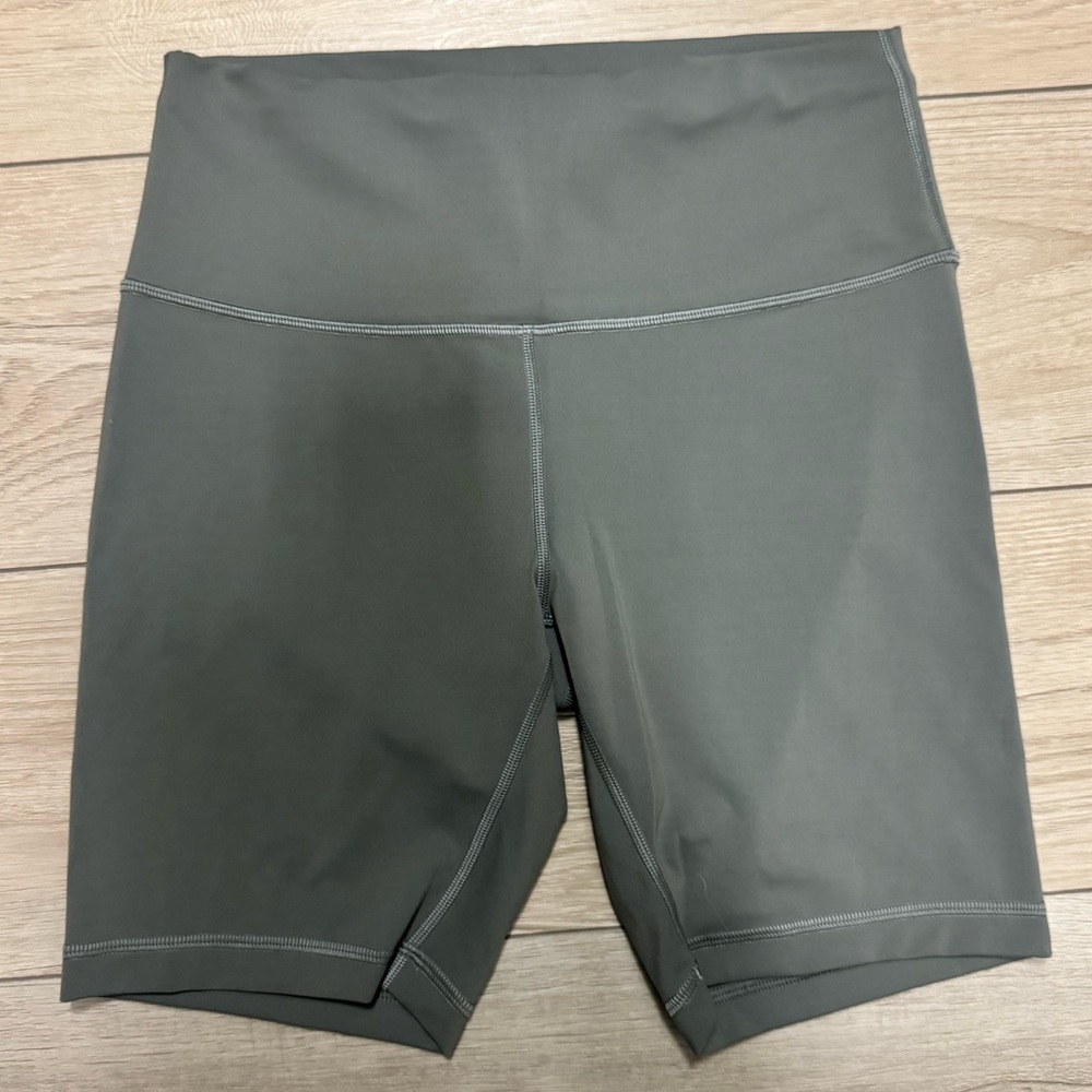 Lululemon Wunder Train shorts 8” grey sage 10